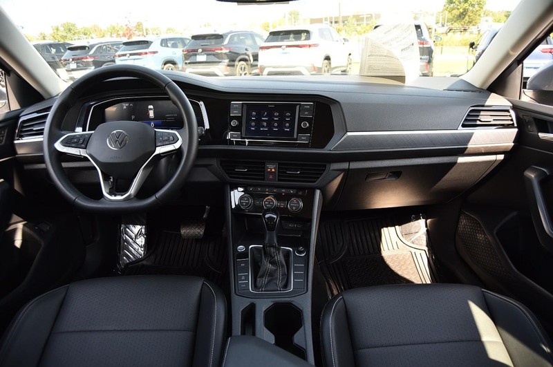 Volkswagen Jetta Vehicle Image 07