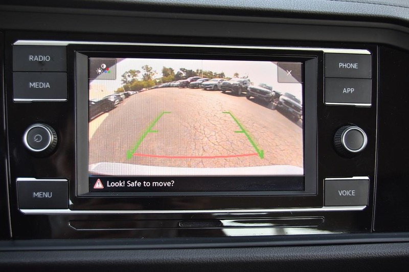 Volkswagen Jetta Vehicle Image 13