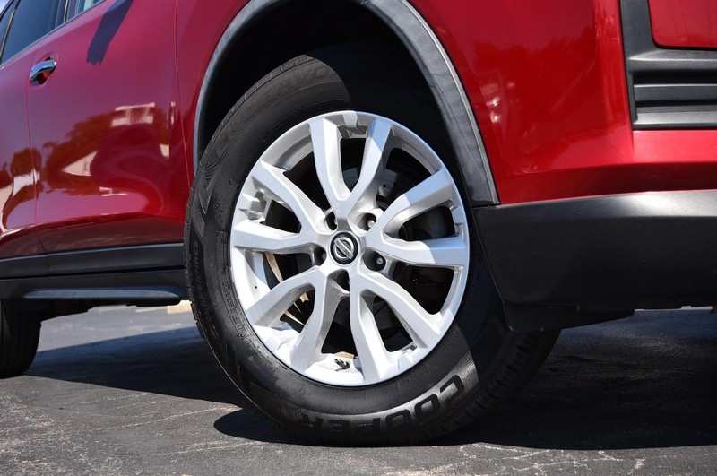 Nissan Rogue Vehicle Image 03