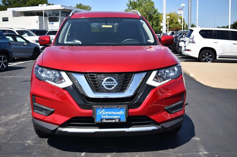 Nissan Rogue Vehicle Image 04