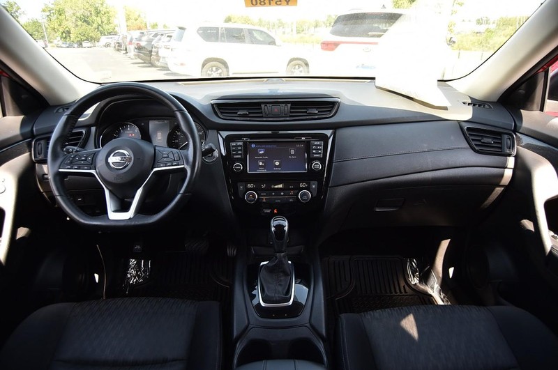 Nissan Rogue Vehicle Image 07