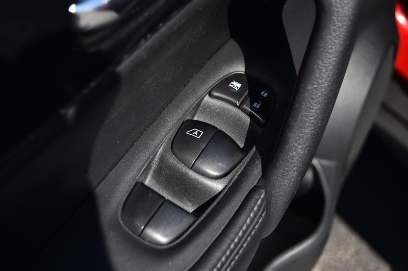 Nissan Rogue Vehicle Image 08