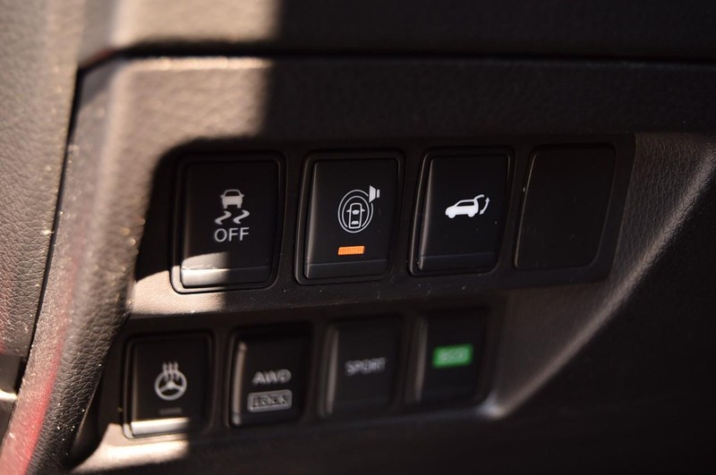 Nissan Rogue Vehicle Image 12