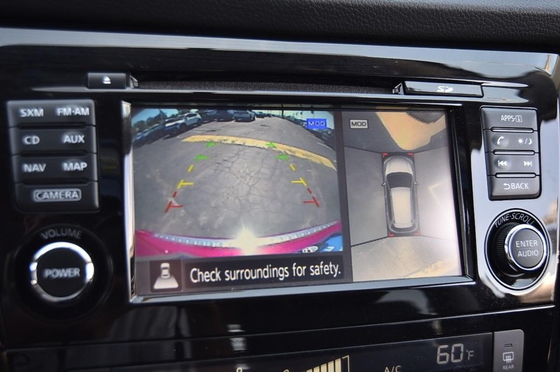Nissan Rogue Vehicle Image 15
