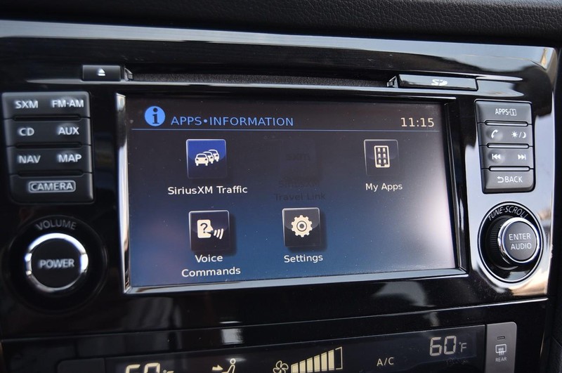 Nissan Rogue Vehicle Image 16