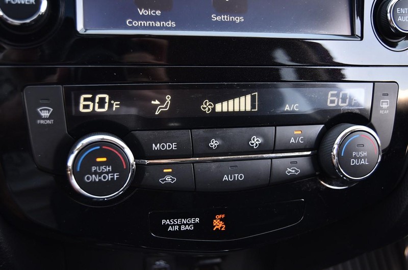 Nissan Rogue Vehicle Image 17