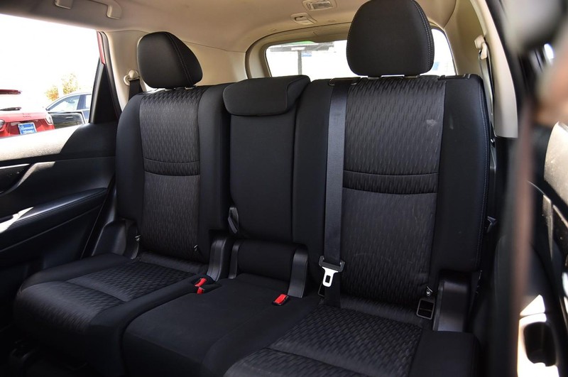Nissan Rogue Vehicle Image 24