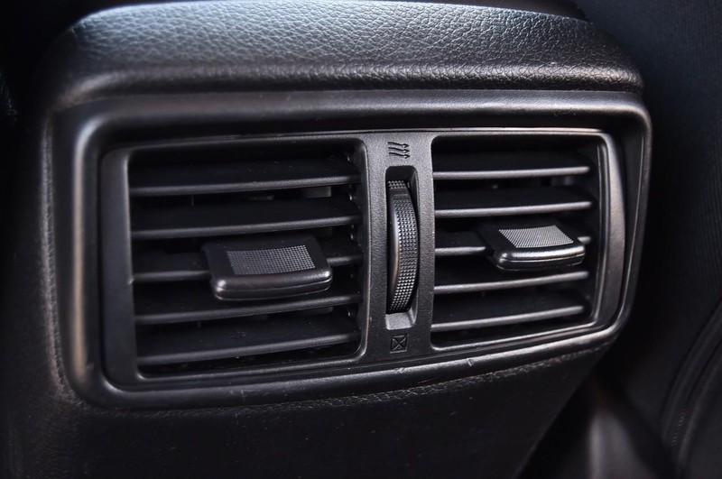 Nissan Rogue Vehicle Image 25