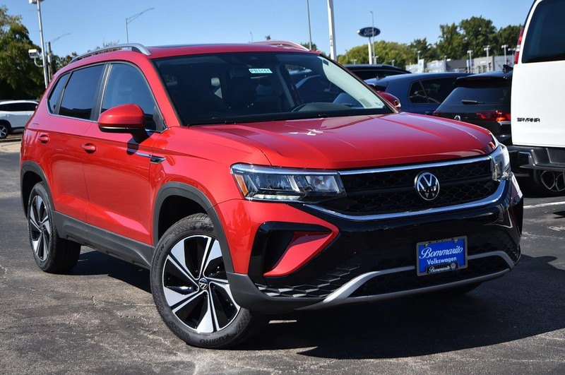 Volkswagen Taos Vehicle Image 02