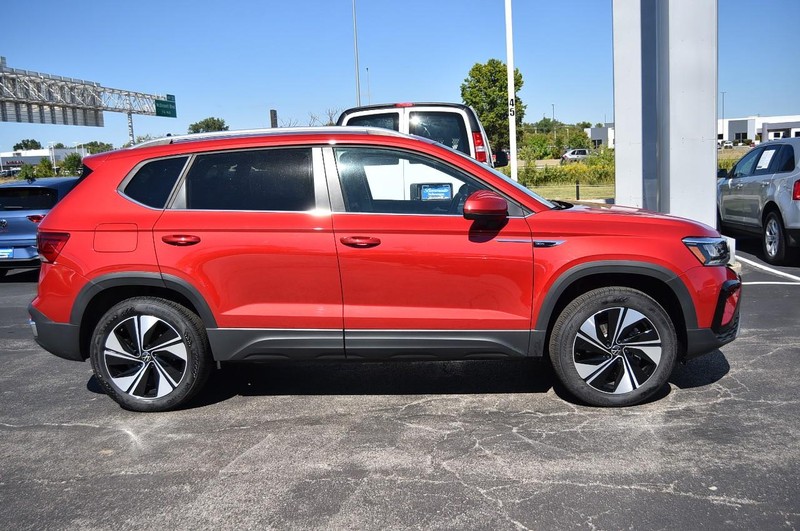 Volkswagen Taos Vehicle Image 05