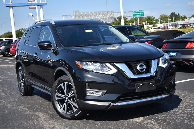 Nissan Rogue Vehicle Image 02