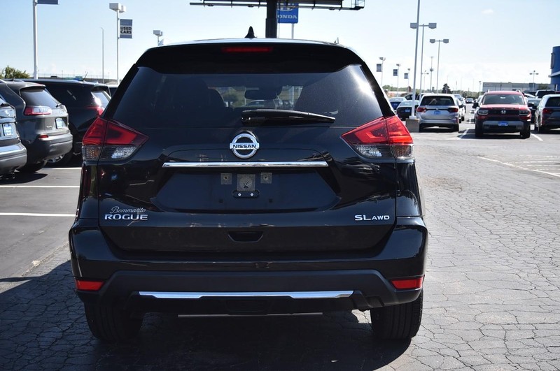 Nissan Rogue Vehicle Image 06