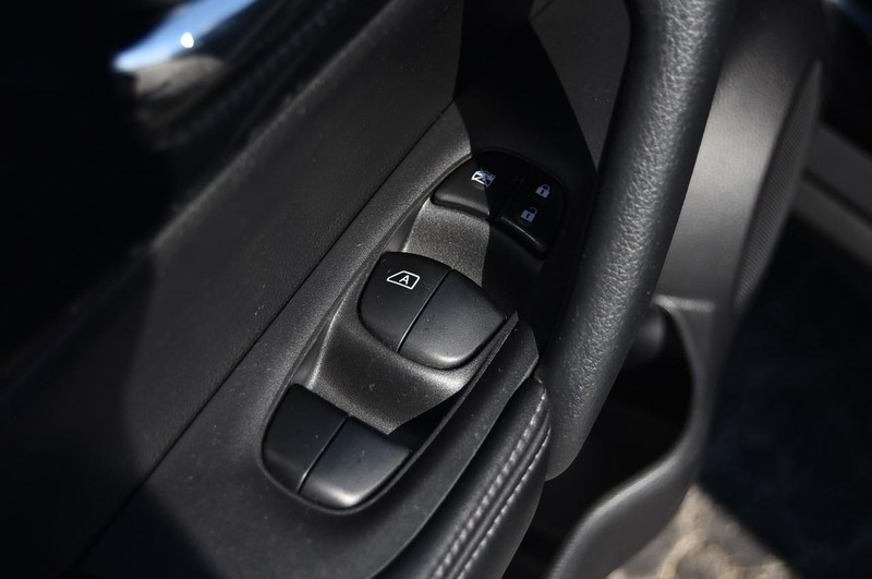 Nissan Rogue Vehicle Image 08