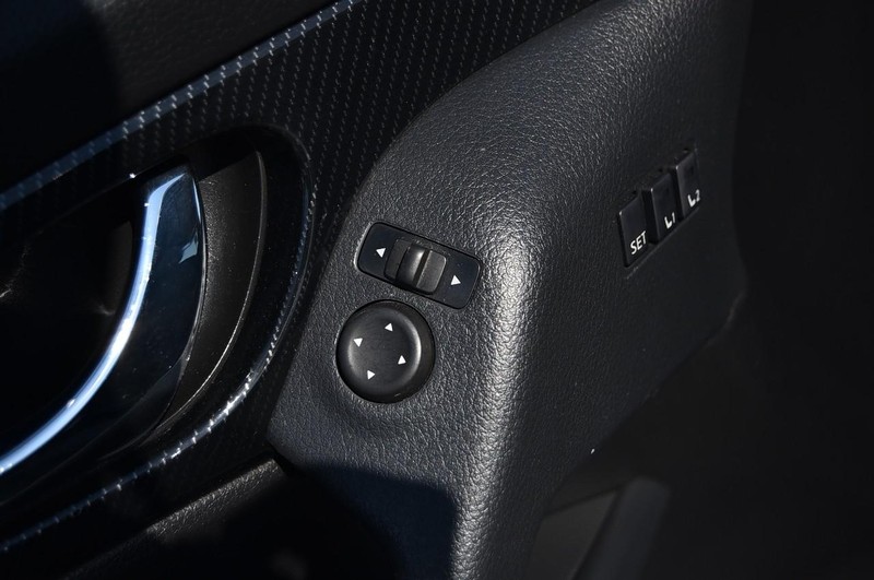 Nissan Rogue Vehicle Image 09