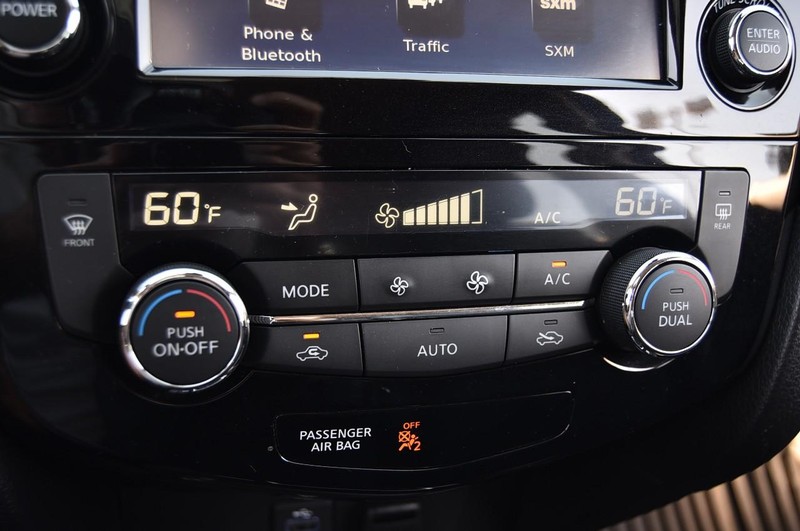 Nissan Rogue Vehicle Image 17