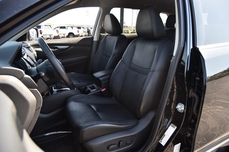 Nissan Rogue Vehicle Image 22