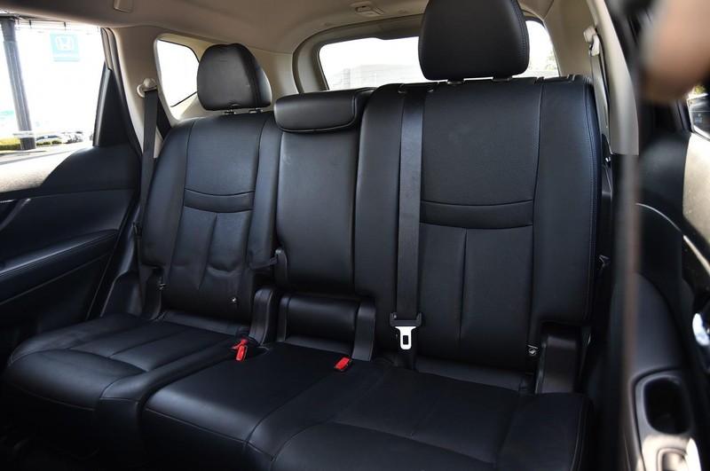 Nissan Rogue Vehicle Image 24