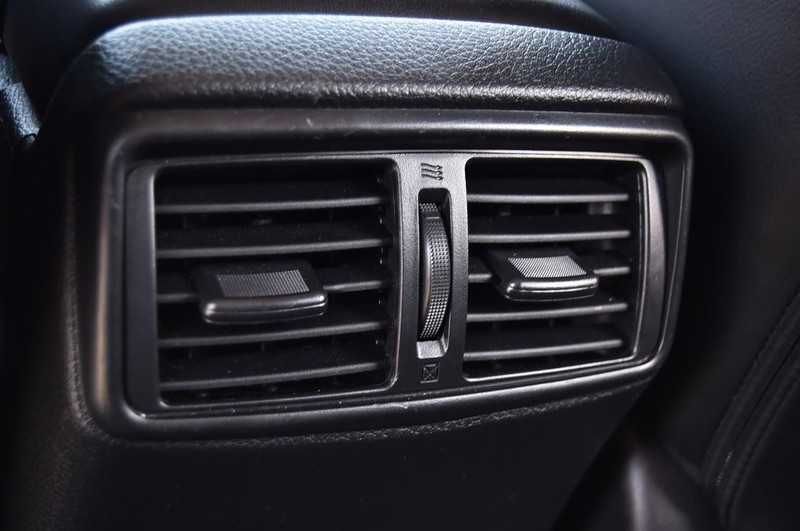 Nissan Rogue Vehicle Image 25