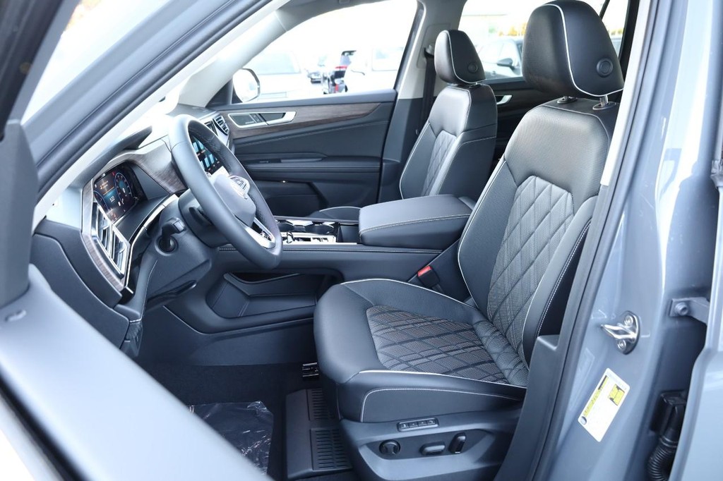 Volkswagen Atlas Vehicle Full-screen Gallery Image 7