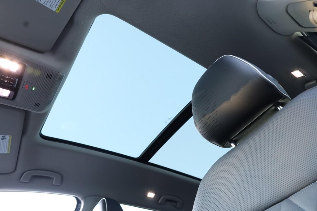 Volkswagen Atlas Vehicle Full-screen Gallery Image 9