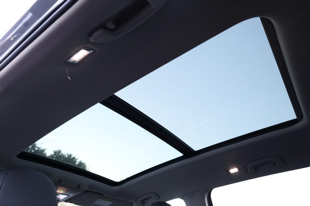 Volkswagen Atlas Vehicle Full-screen Gallery Image 10