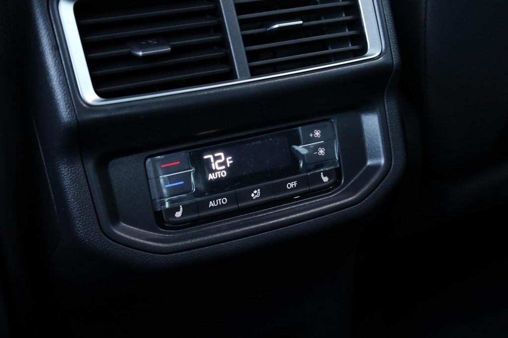 Volkswagen Atlas Vehicle Full-screen Gallery Image 24