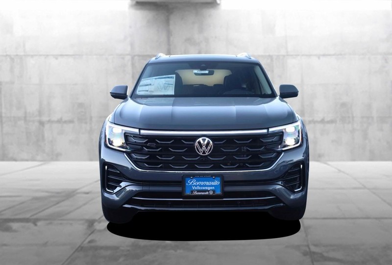 Volkswagen Atlas Vehicle Full-screen Gallery Image 4