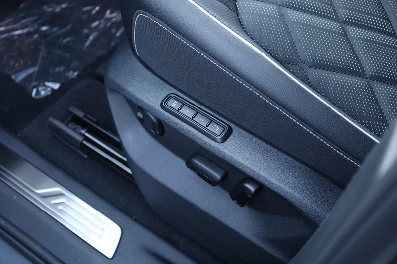 Volkswagen Atlas Vehicle Full-screen Gallery Image 8