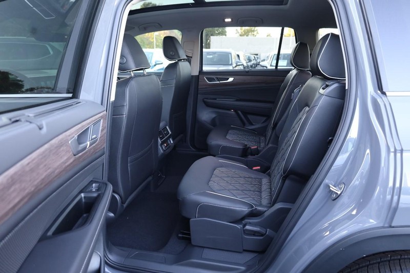 Volkswagen Atlas Vehicle Full-screen Gallery Image 23