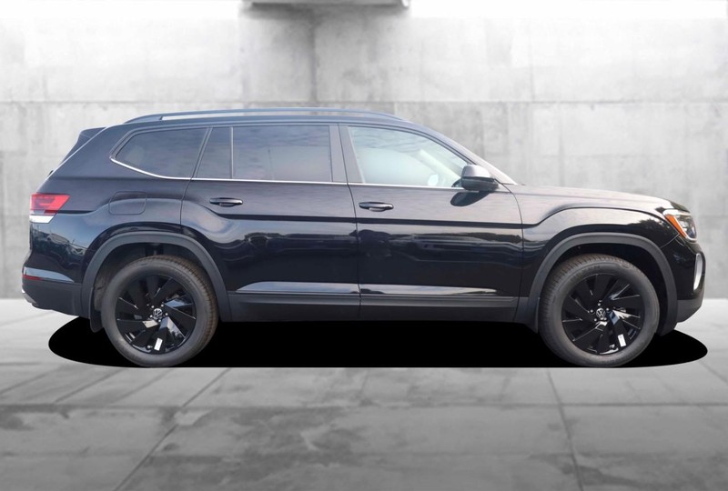 Volkswagen Atlas Vehicle Full-screen Gallery Image 5