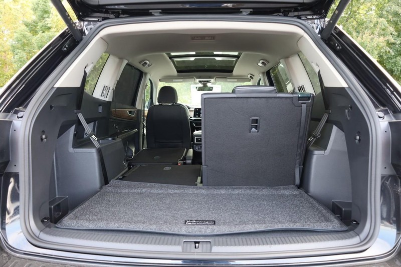 Volkswagen Atlas Vehicle Full-screen Gallery Image 8