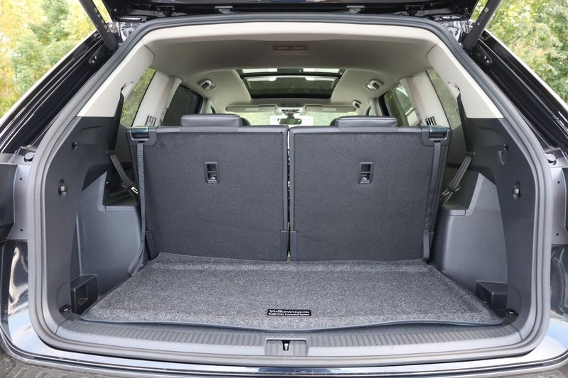 Volkswagen Atlas Vehicle Full-screen Gallery Image 9