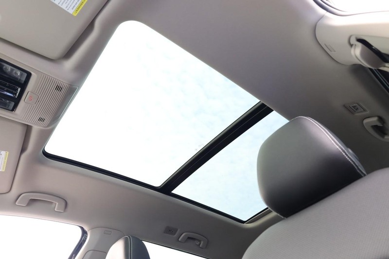 Volkswagen Atlas Vehicle Full-screen Gallery Image 11