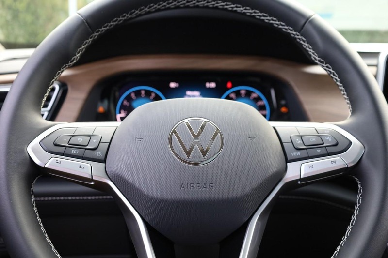 Volkswagen Atlas Vehicle Full-screen Gallery Image 13