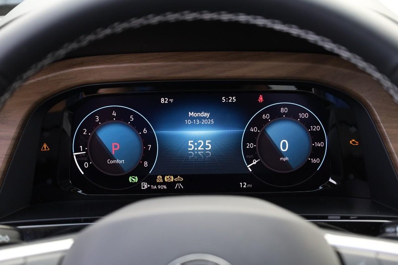 Volkswagen Atlas Vehicle Full-screen Gallery Image 14