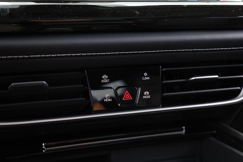 Volkswagen Atlas Vehicle Full-screen Gallery Image 17