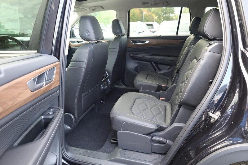 Volkswagen Atlas Vehicle Full-screen Gallery Image 24