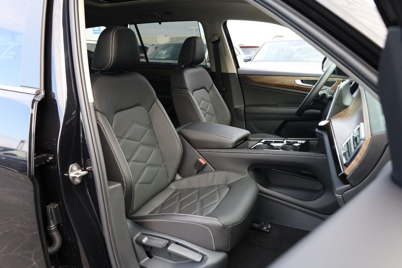 Volkswagen Atlas Vehicle Full-screen Gallery Image 29