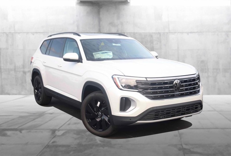 Volkswagen Atlas Vehicle Full-screen Gallery Image 2