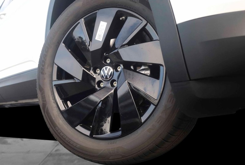 Volkswagen Atlas Vehicle Full-screen Gallery Image 3