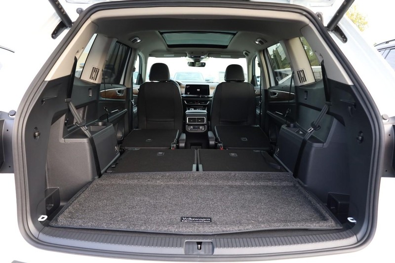 Volkswagen Atlas Vehicle Full-screen Gallery Image 9