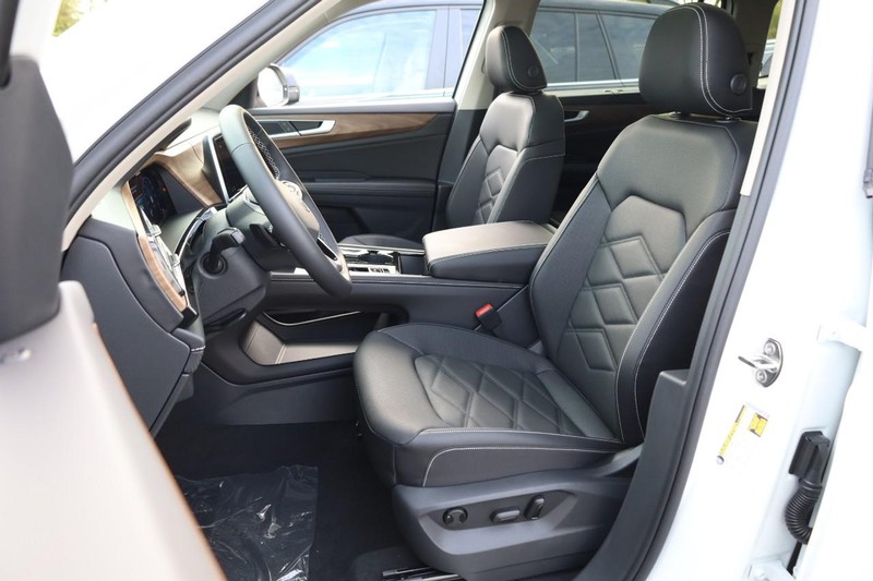 Volkswagen Atlas Vehicle Full-screen Gallery Image 10