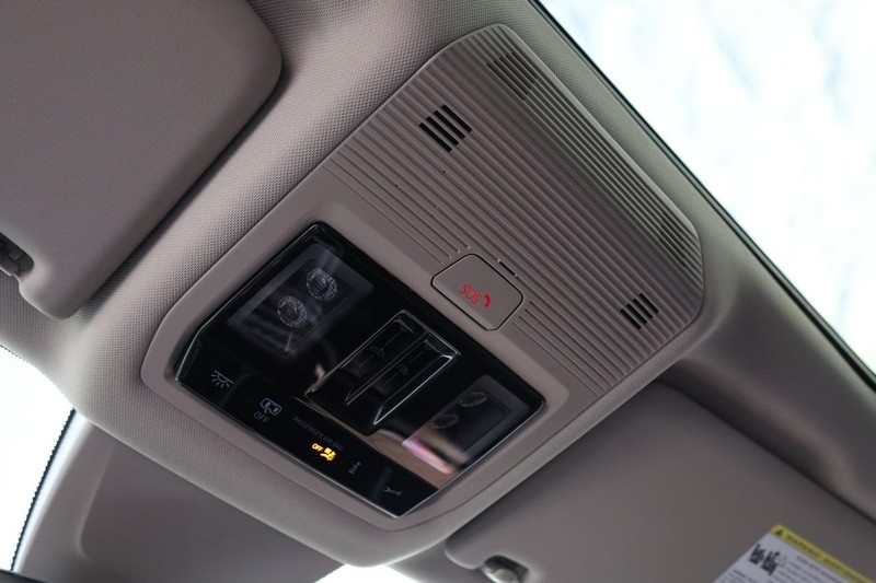 Volkswagen Atlas Vehicle Full-screen Gallery Image 20