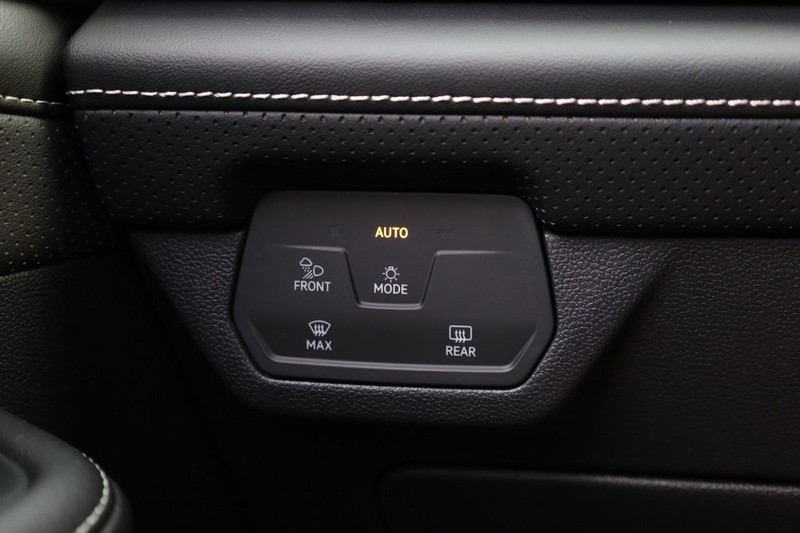 Volkswagen Atlas Vehicle Full-screen Gallery Image 22