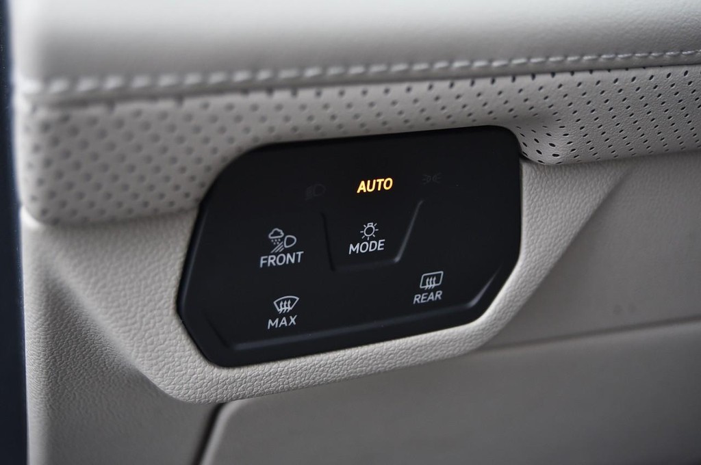 Volkswagen Atlas Vehicle Full-screen Gallery Image 11