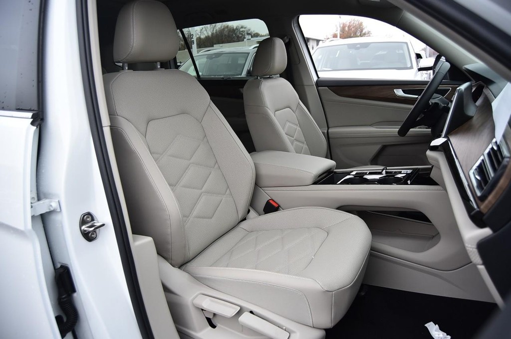 Volkswagen Atlas Vehicle Full-screen Gallery Image 20