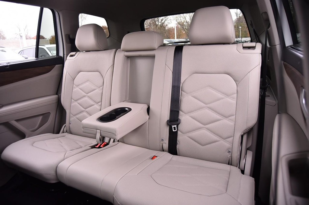 Volkswagen Atlas Vehicle Full-screen Gallery Image 22