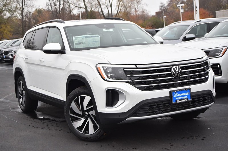 Volkswagen Atlas Vehicle Full-screen Gallery Image 2