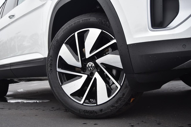 Volkswagen Atlas Vehicle Full-screen Gallery Image 3