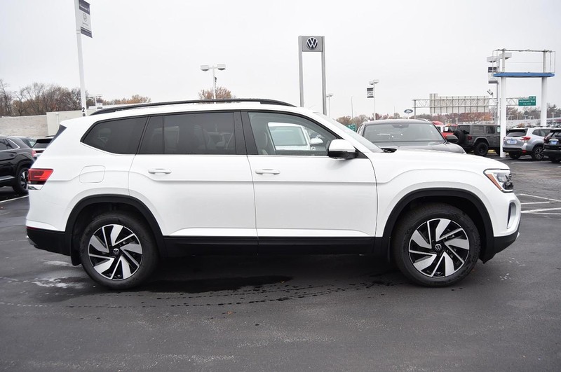 Volkswagen Atlas Vehicle Full-screen Gallery Image 5
